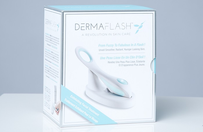 DERMAFLASH Facial Exfoliating Device Inspired by Dermaplaning  